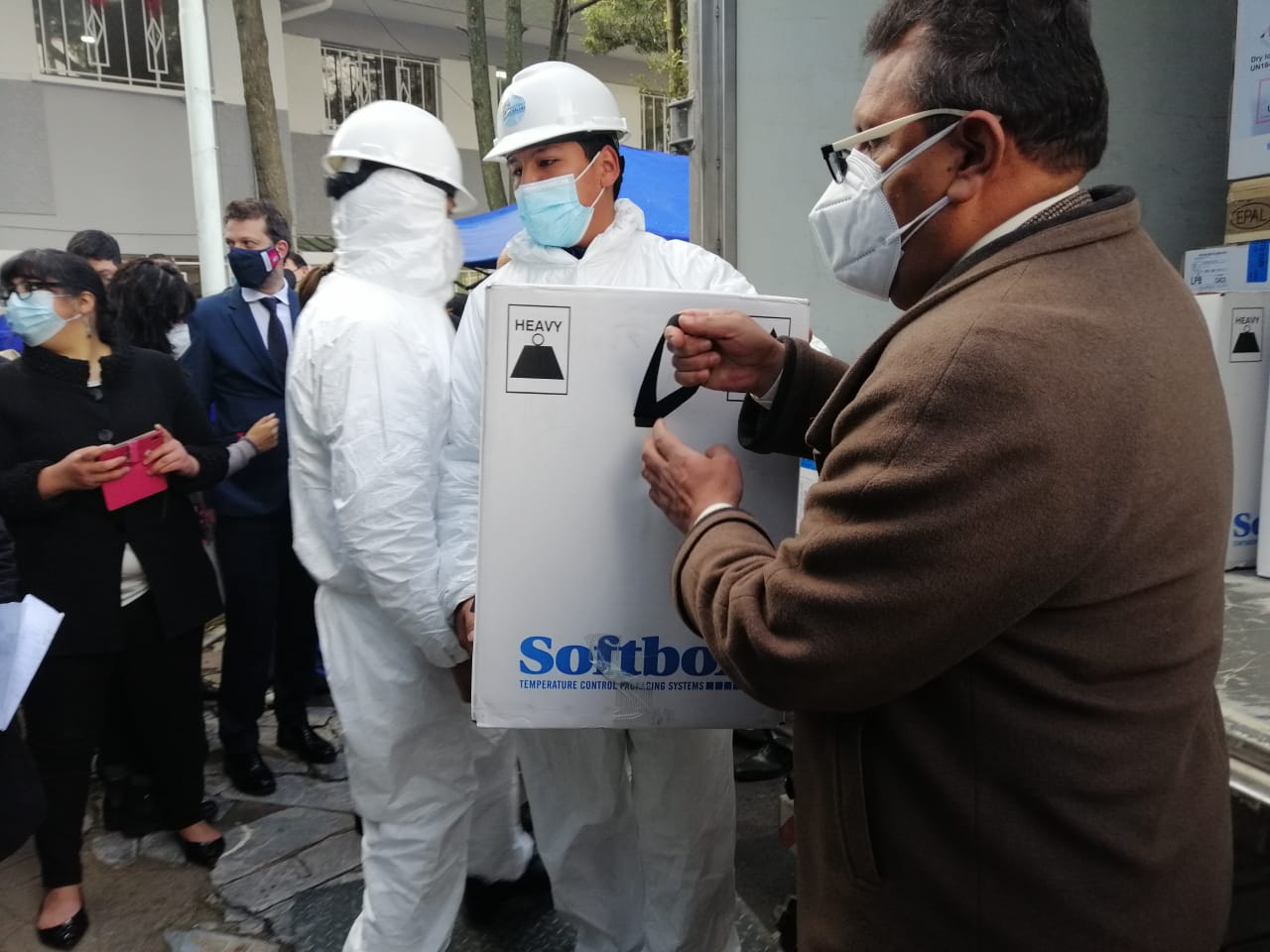 Llegan a Bolivia 100.620 vacunas Pfizer del mecanismo Covax (amplia)