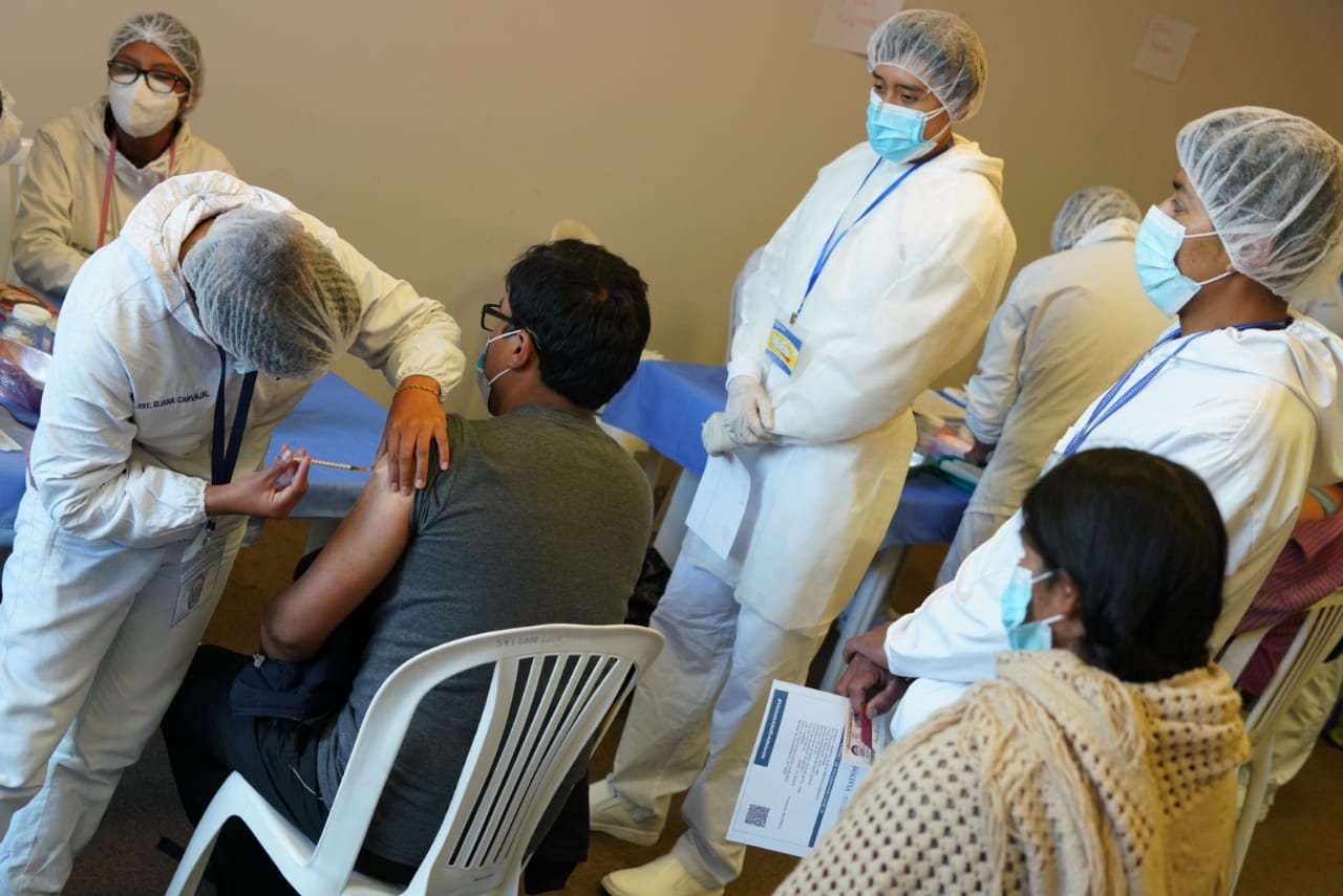 El 01 de julio comienza vacunación contra el COVID-19 a personas mayores de 18 años (amplia)