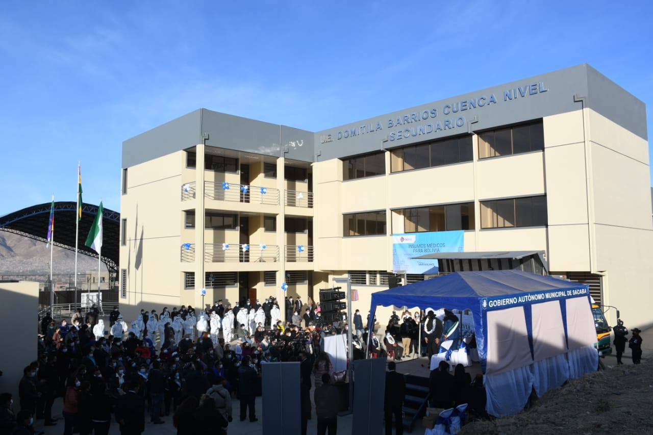 Presidente entrega infraestructura de la Unidad Educativa Domitila Barrios en Sacaba (Adelanto)