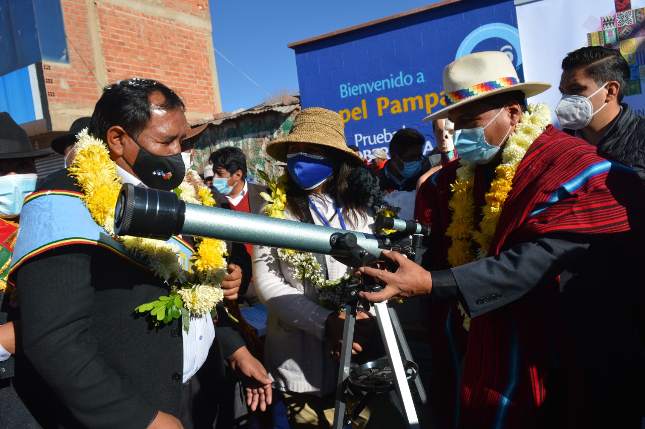 Educación equipa dos laboratorios en unidades educativas de la provincia Gualberto Villarroel en La Paz