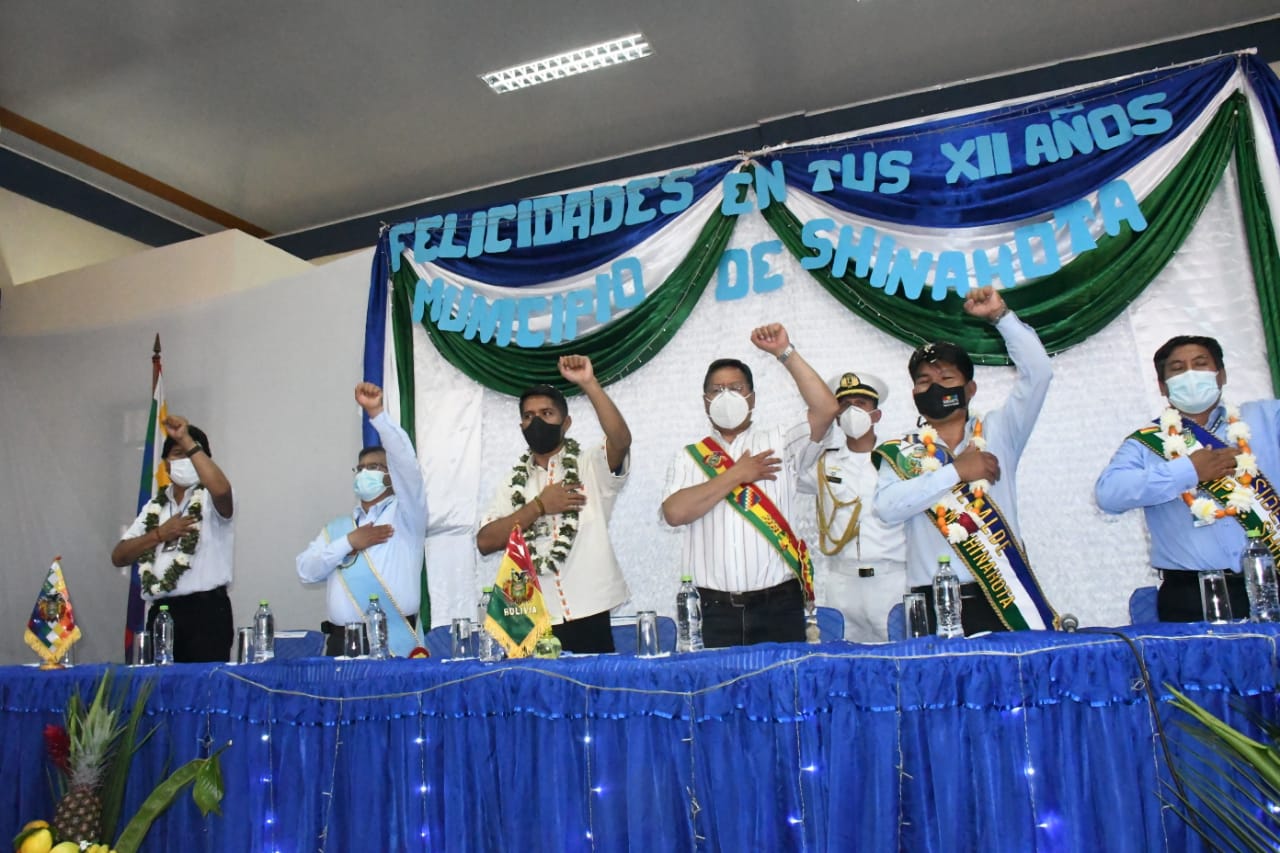 Presidente rinde homenaje a Shinahota que conmemora su 12 aniversario de creación