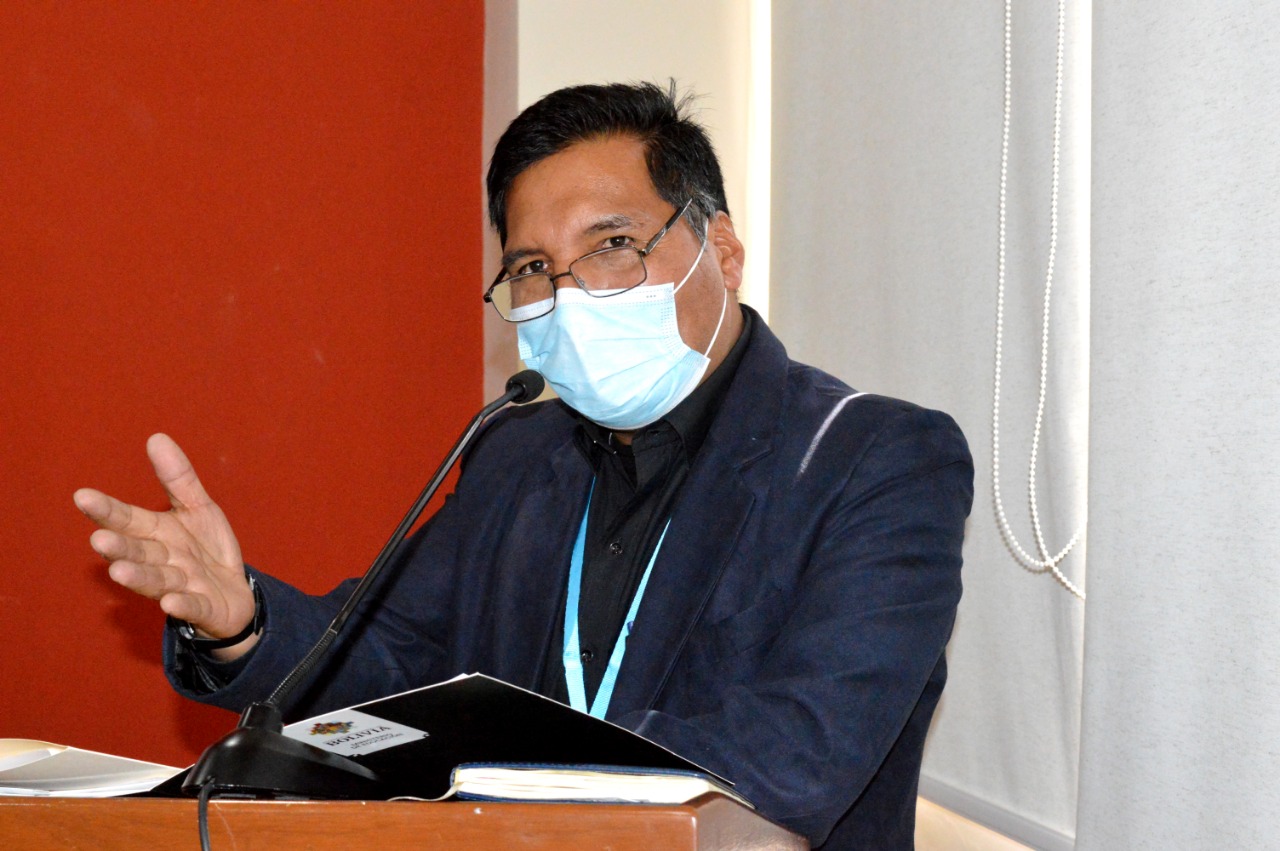 Ministro de Educación aclara que migración a clases semipresenciales y presenciales es paulatina