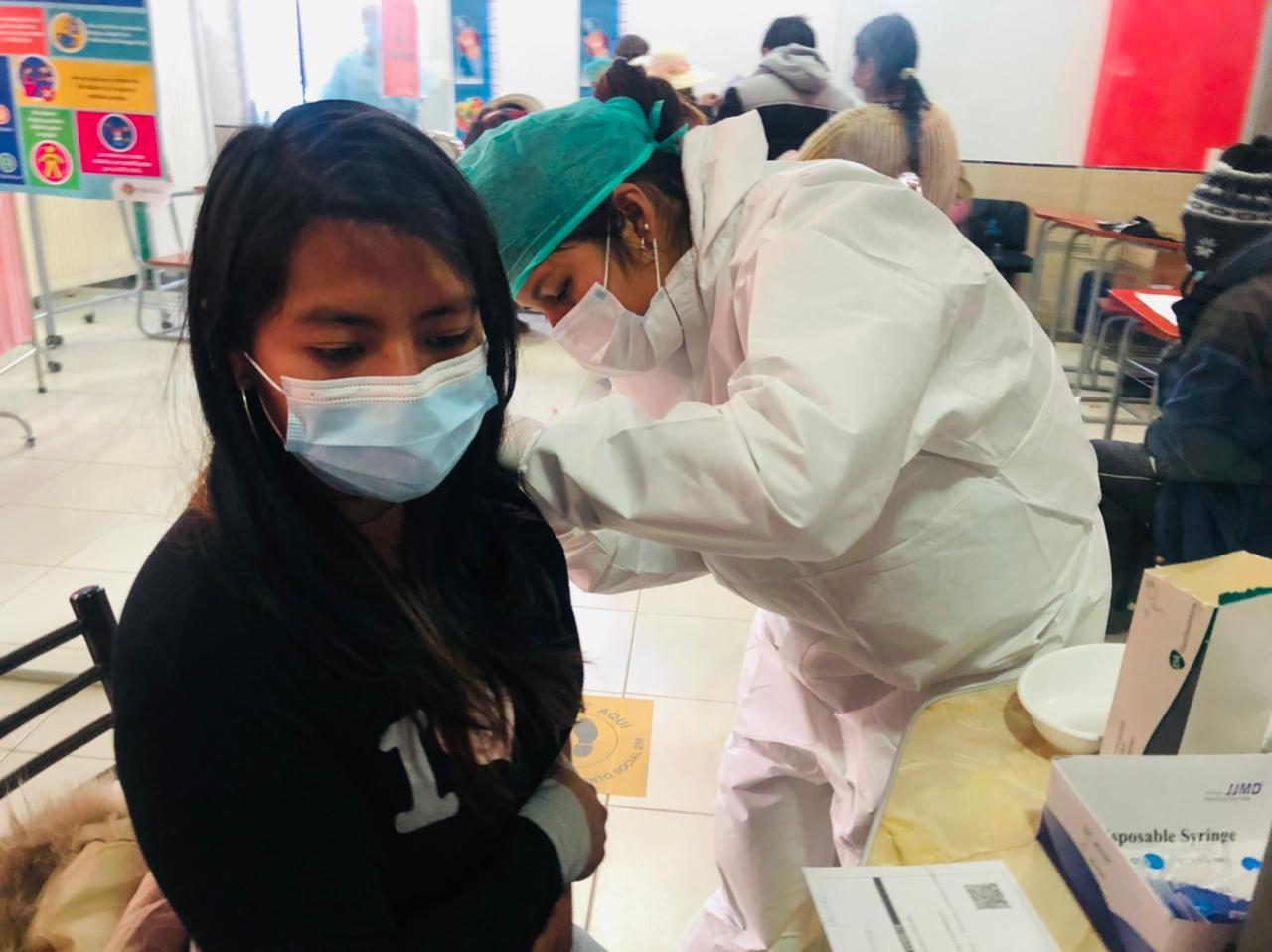 Bolivia supera los 8 millones de dosis recibidas y por semana se vacuna a más de medio millón de personas