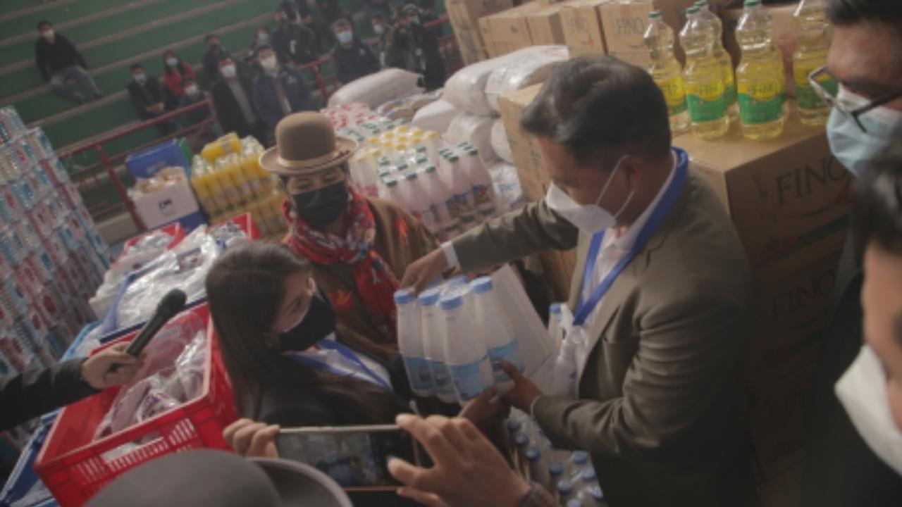 Gobierno entrega productos alimenticios a centros de acogida de menores y mujeres por más de Bs 2 millones