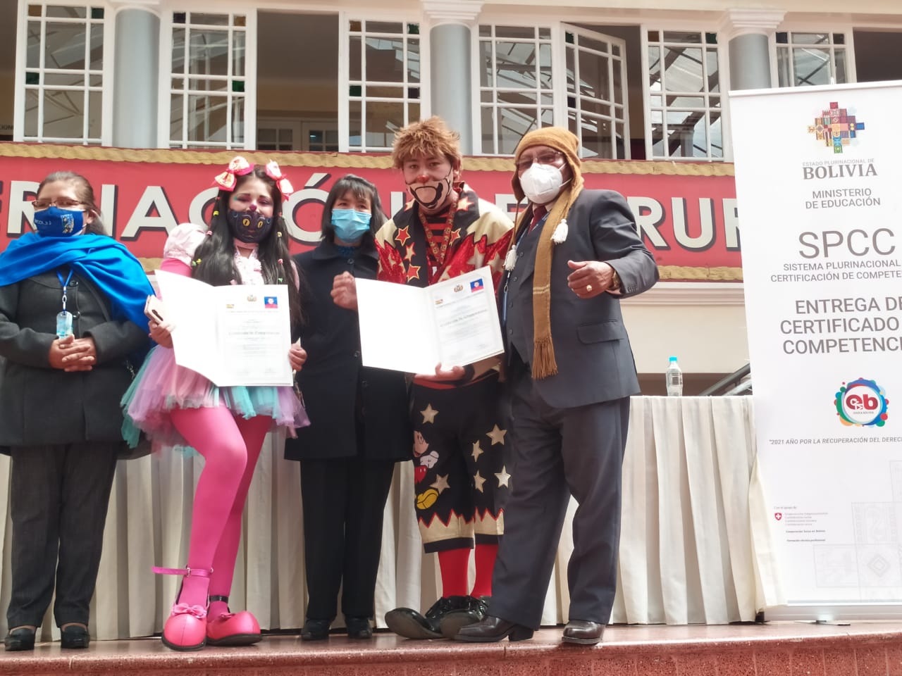 Educación certifica oficios de 397 personas en Oruro