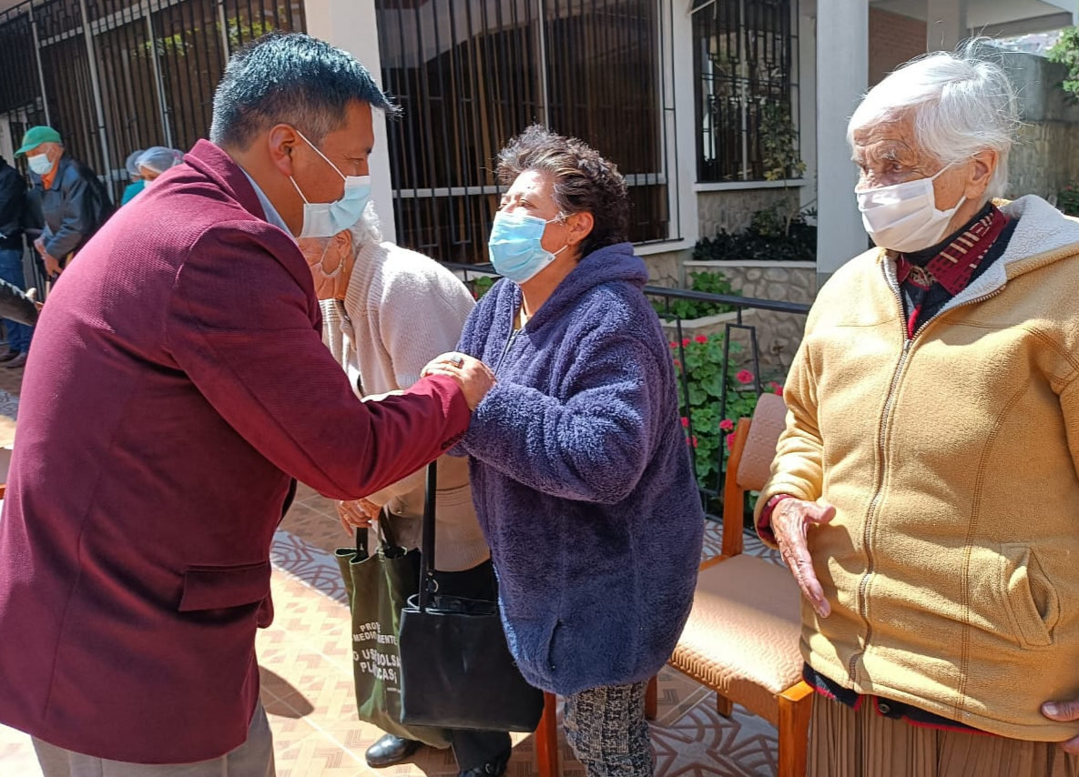 Quelca: Estrategia de recuperación del derecho a la educación también está dirigida a los adultos mayores
