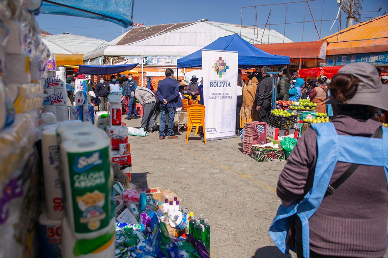 Ministerio de Salud moviliza brigadas de vacunación anticovid en mercados e institutos de la ciudad de El Alto