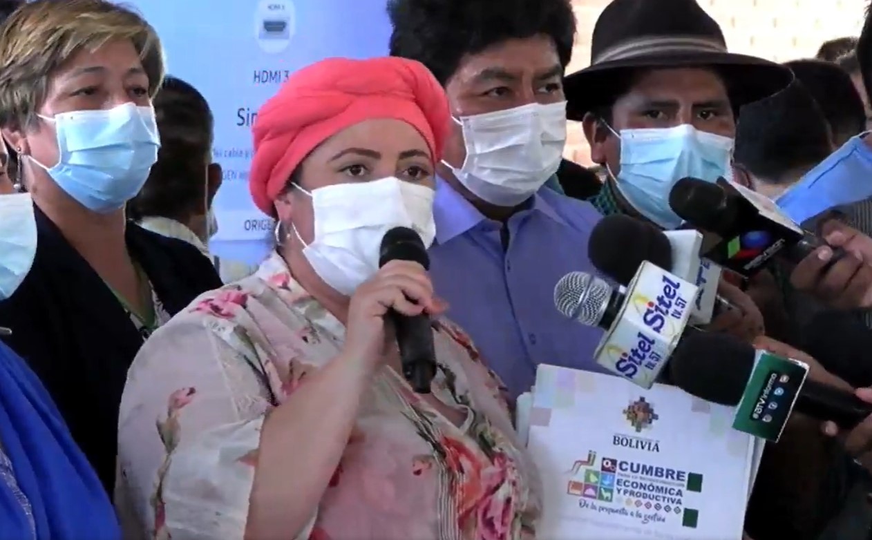 Gobierno recibe propuestas de la cumbre económica en Santa Cruz y anuncia reunión nacional para el 18 de octubre