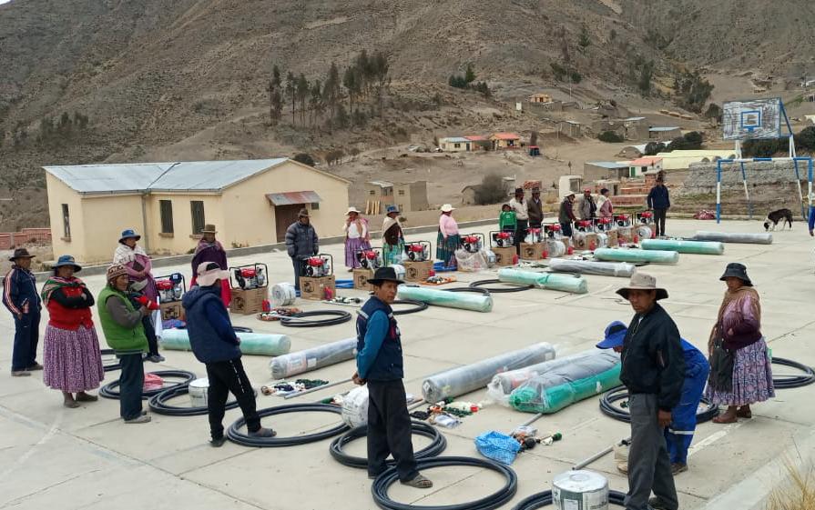 MDRyT entrega maquinaria para incrementar producción de hortalizas en el municipio de Calamarca