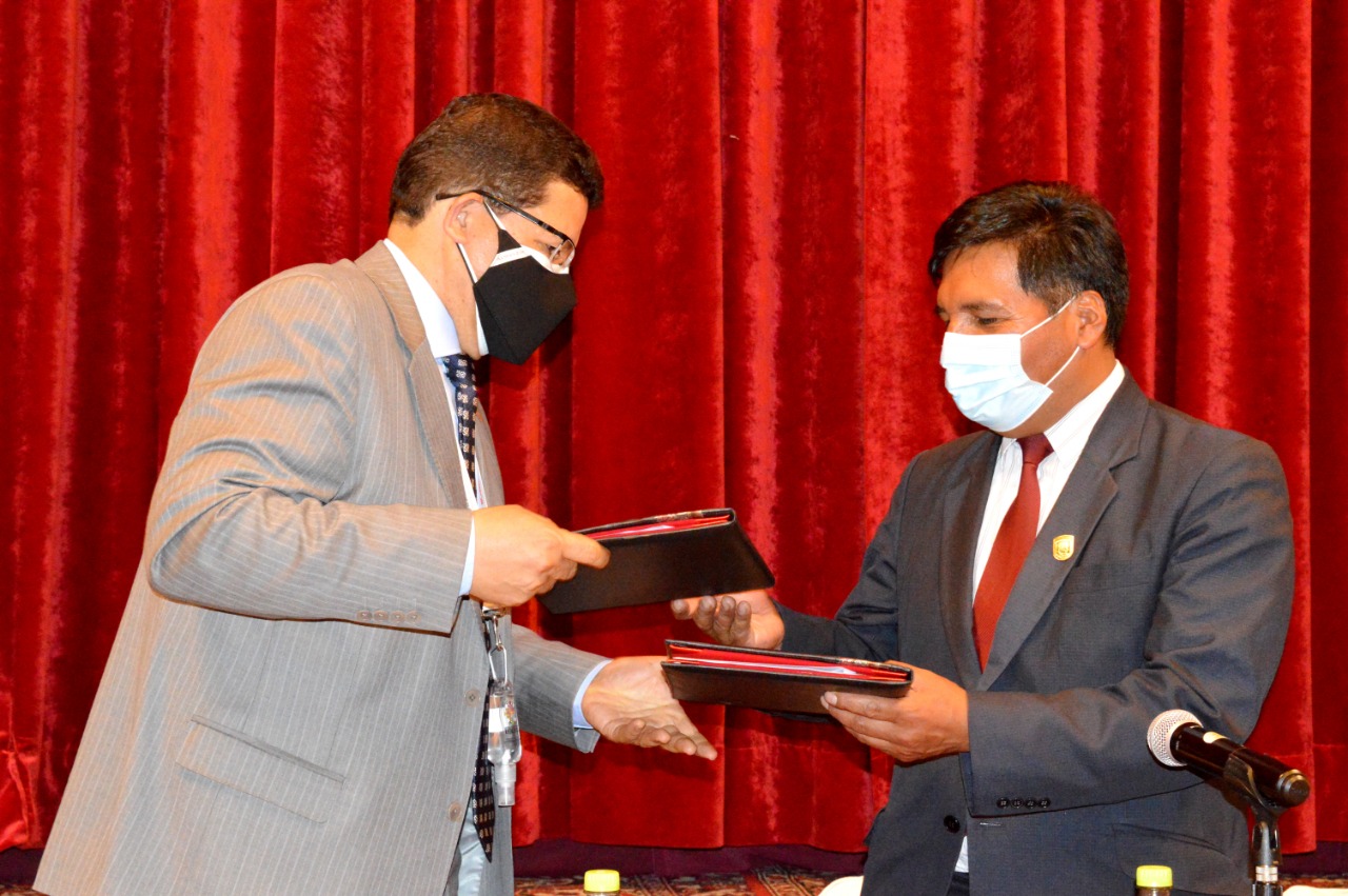 Ministerio de Educación y Visión Mundial suscriben convenio y lanzan feria de emprendedurismo “Bolivia Produce”