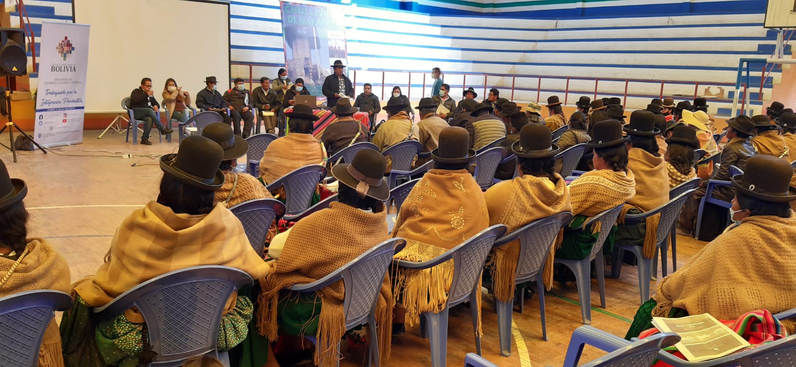 Gobierno socializa beneficios del crédito SIBOLIVIA en municipios del departamento de La Paz