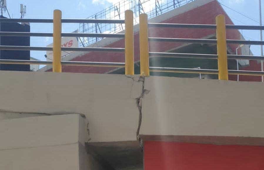 La Paz: Vecinos denuncian que la alcaldía realiza reparaciones superficiales a daños del puente en el viaducto Simón Bolívar