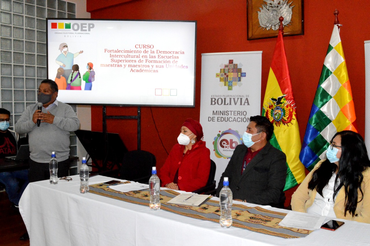 Lanzan curso sobre democracia intercultural en Escuelas de Formación de Maestros