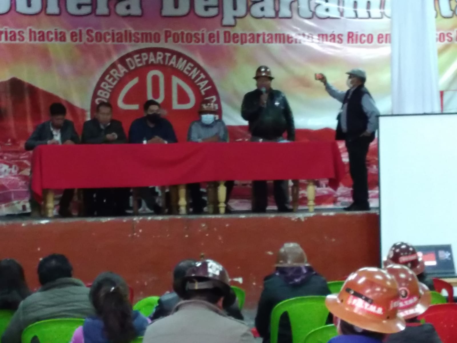 En Sucre y Potosí se inician las escuelas sindicales