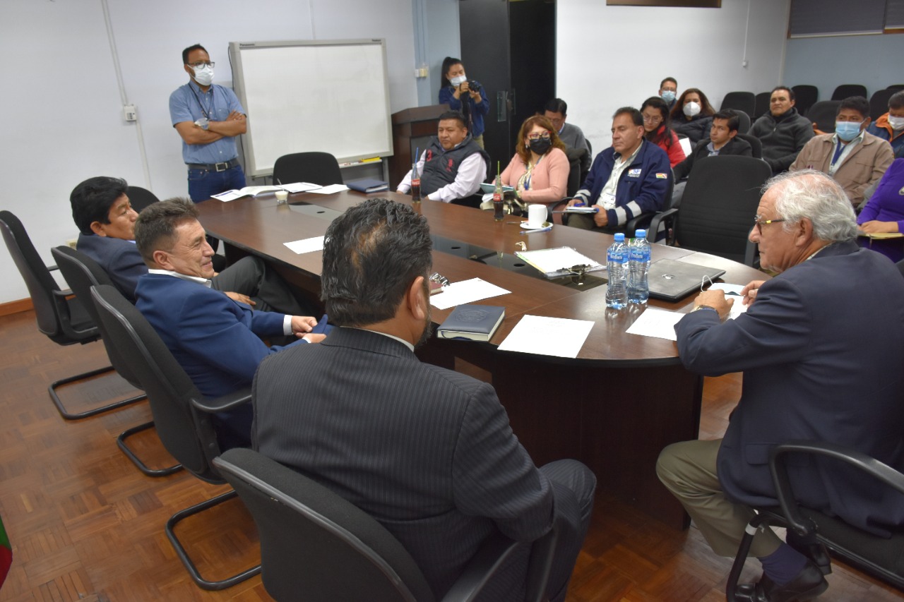 Gobierno trabaja para mejorar vías de exportación a través de Puerto Busch