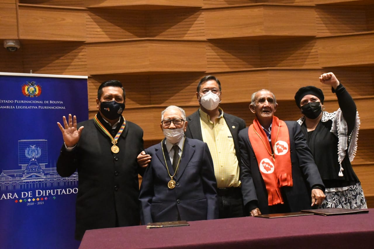 Fundadores del PS-1, Walter Vásquez y José Montesinos, reciben la medalla al mérito democrático “Diputado Marcelo Quiroga Santa Cruz”