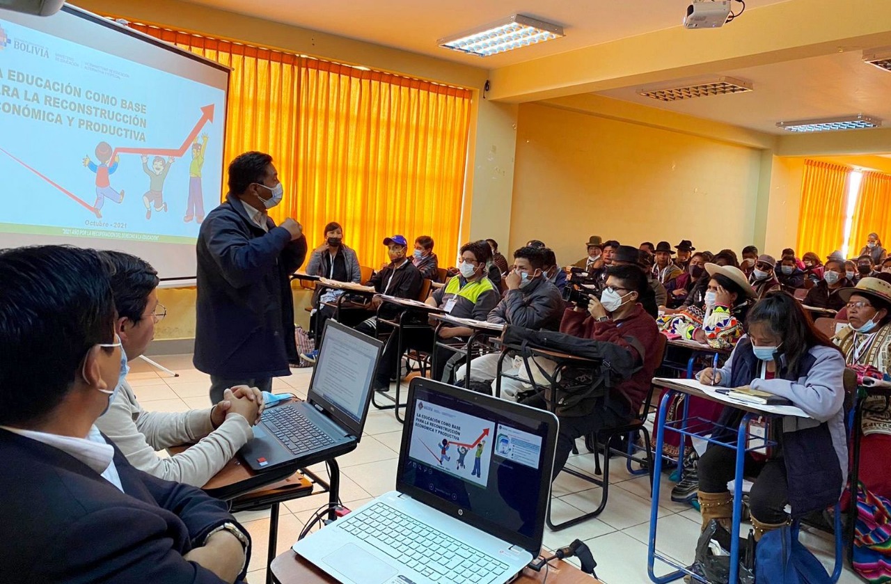 Gobierno asegura que se fortalecerán estrategias para garantizar el derecho a la educación en Bolivia