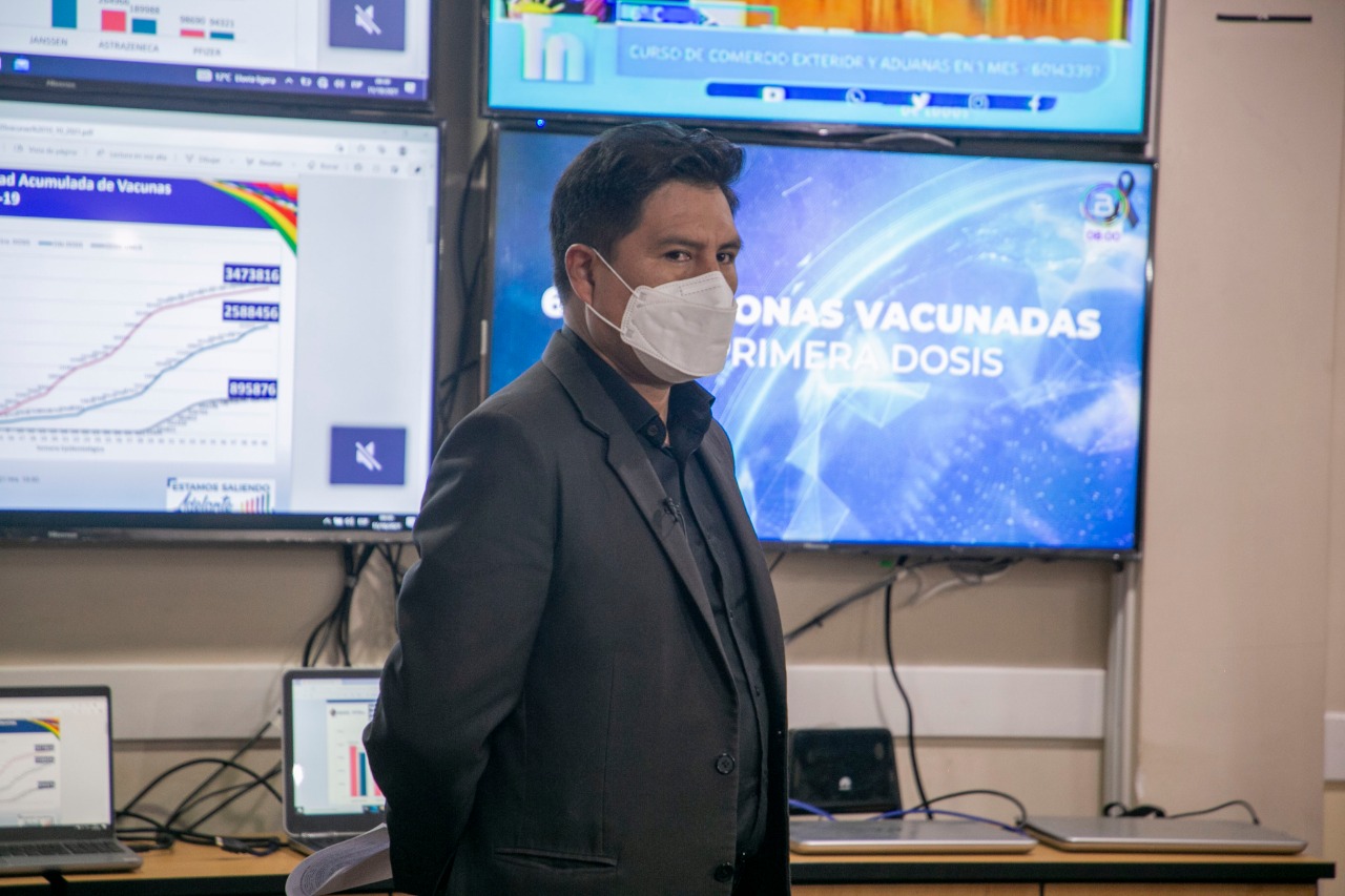 Ministro de Salud llama a evitar una escalada y mitigar una cuarta ola acudiendo a los puntos de vacunación anticovid