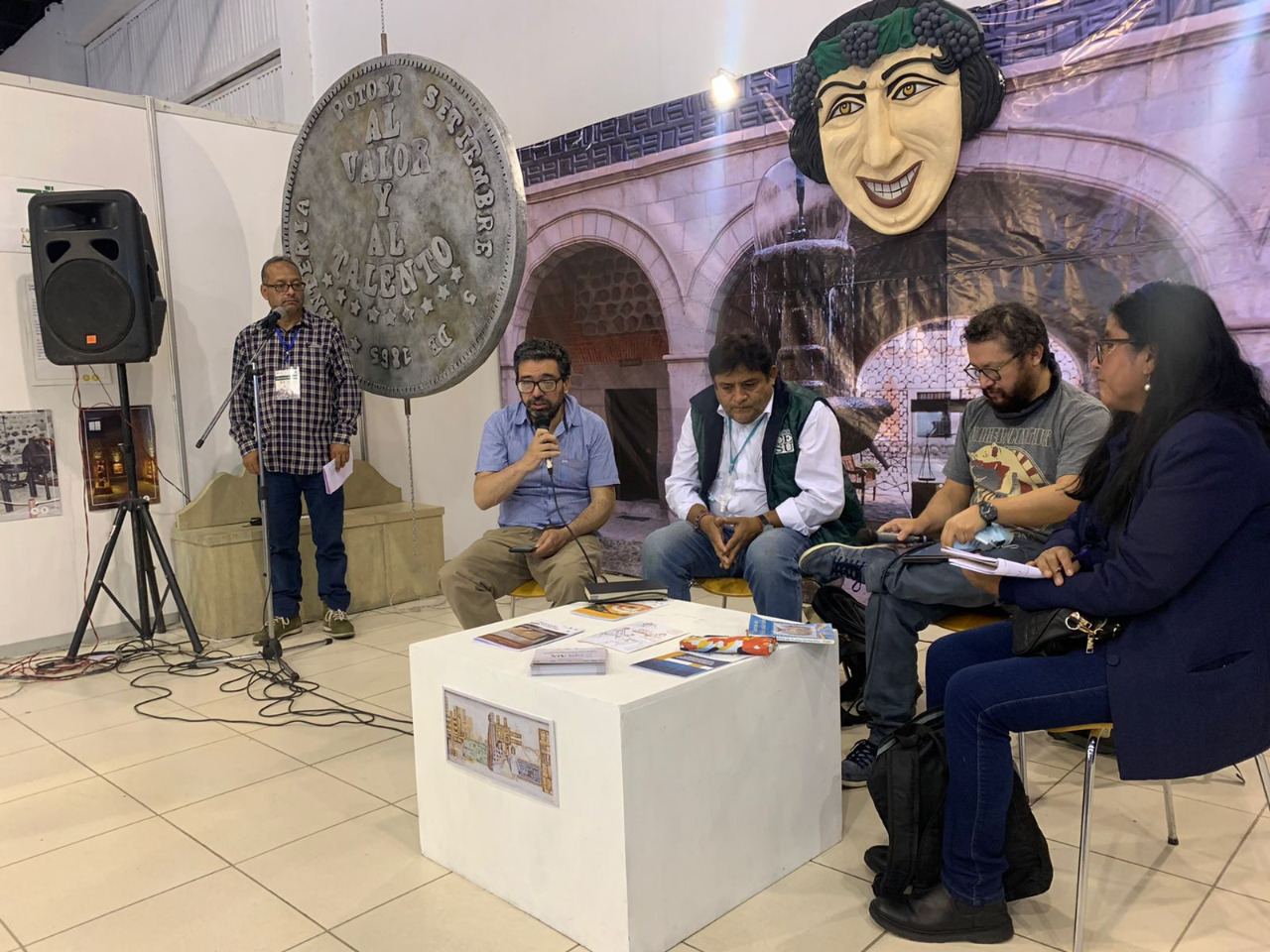 FC-BCB propicia el análisis sobre los significados y origen de la wiphala