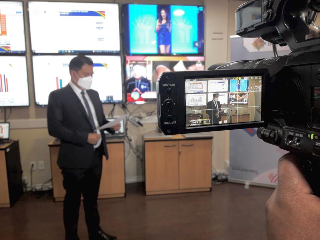 Bolivia inicia inmunización contra el COVID-19 a menores de edad entre 16 y 17 años