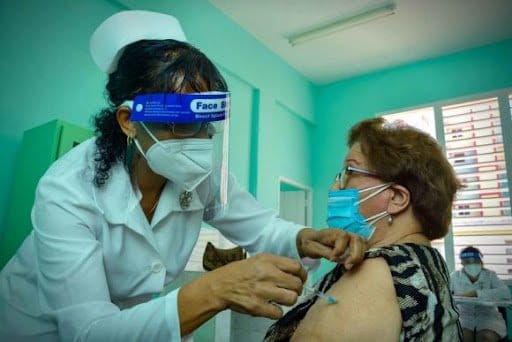 Cuba tiene cerca al 70% de población vacunada contra COVID-19