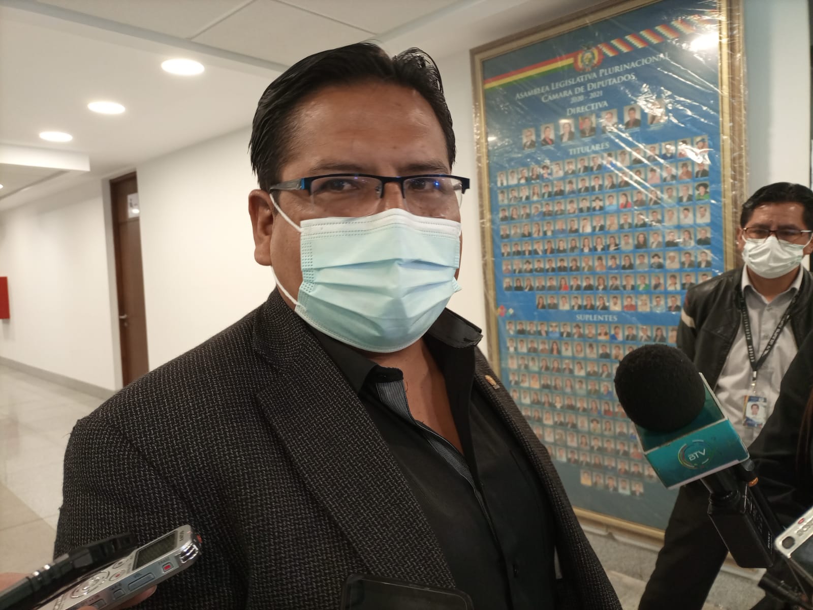 Diputado Jauregui pide investigar a políticos que financiaron a grupos “paramilitares” durante el régimen de facto