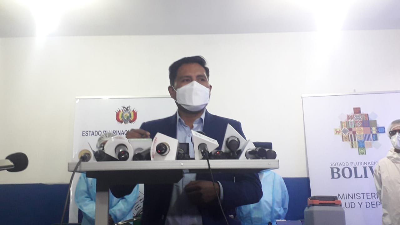 Auza: Existen municipios que alcanzaron el 122% de vacunación en primeras dosis y otros apenas el 12%