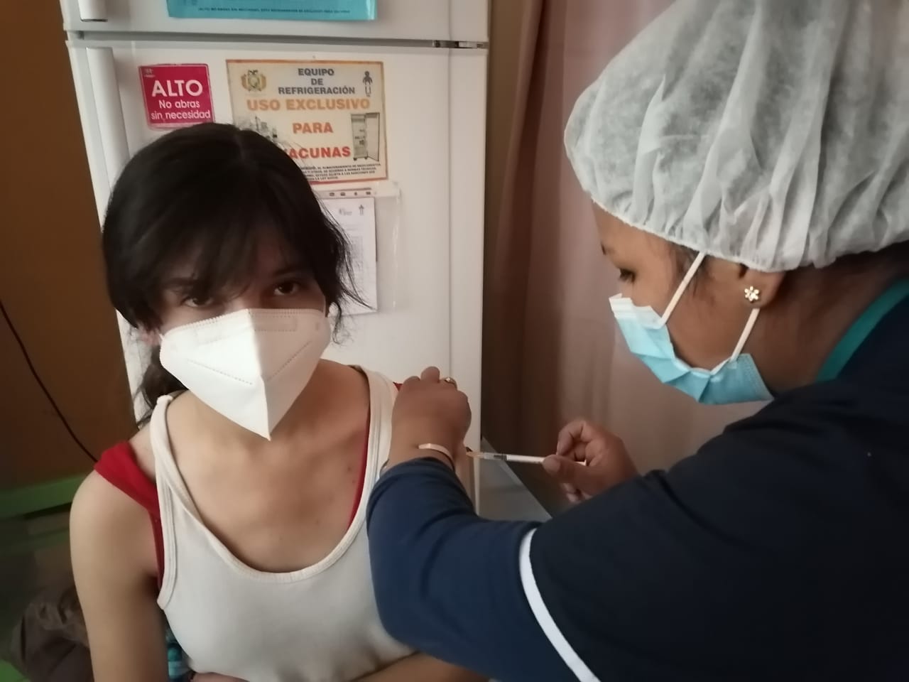 Educación insta a padres de familia aplicar a sus hijos la vacuna anticovid para un retorno seguro a clases