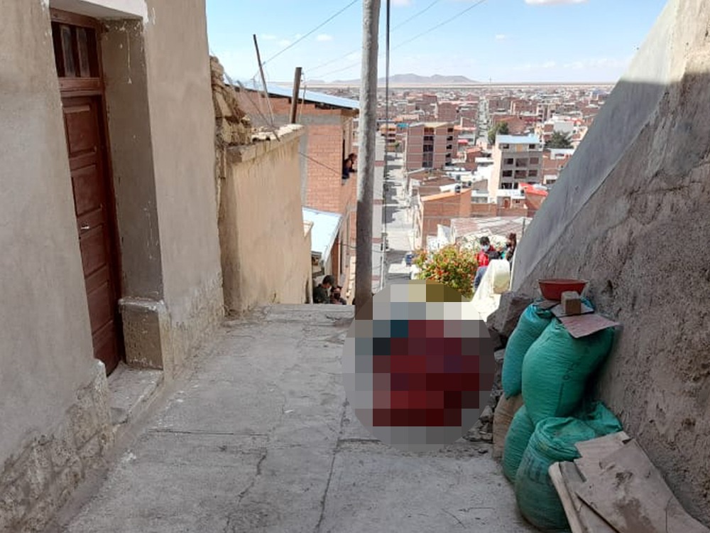 Investigan feminicidio de una mujer encontrada en vía pública en Oruro