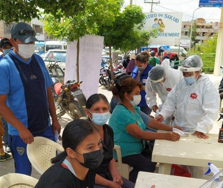 Salud despliega brigadas de vacunación a plazas de la ciudad de La Paz