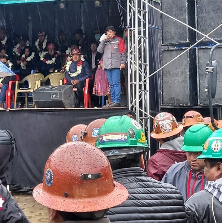 Ministra Navia: La unidad de los obreros a la vanguardia del movimiento minero debe seguir adelante