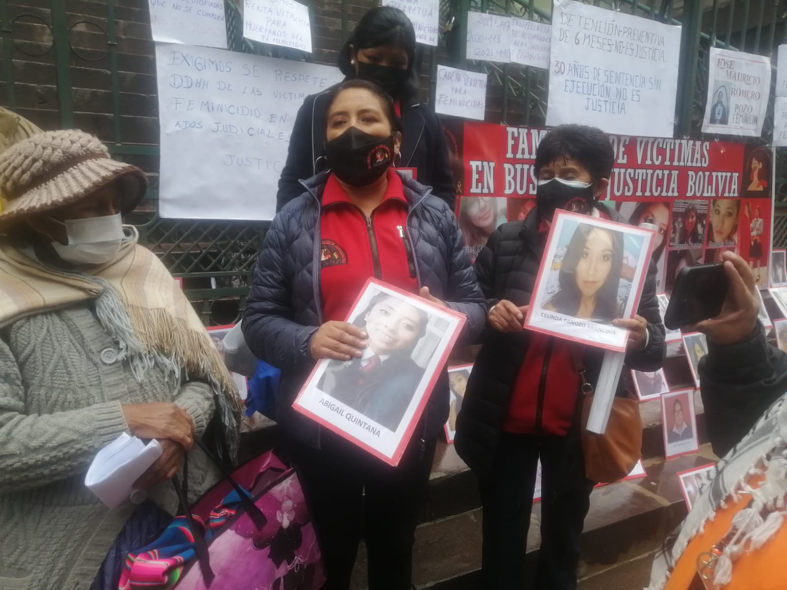 En Bolivia ya suman 107 feminicidios, familiares de víctimas protestan en las calles exigiendo justicia