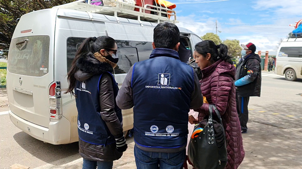 SIN inhabilita dosificación de facturas a 306 contribuyentes, tras operativos en Guaqui y Desaguadero