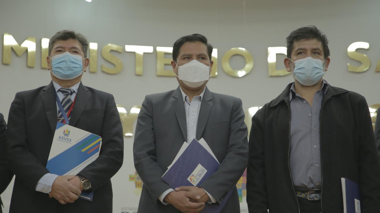 Cajas de salud se suman a la lucha contra el COVID-19 con puntos  de vacunación para toda la población