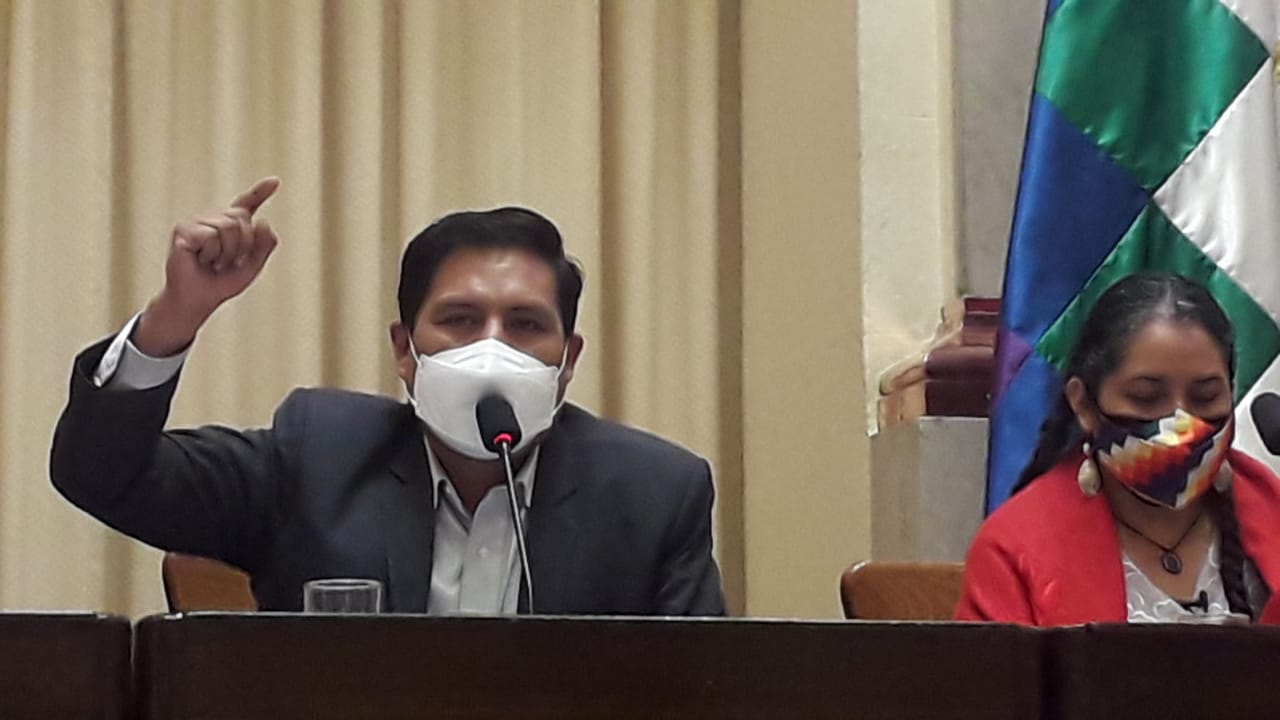 Auza afirma que es “inexorable” la presencia de la Ómicrom en Bolivia