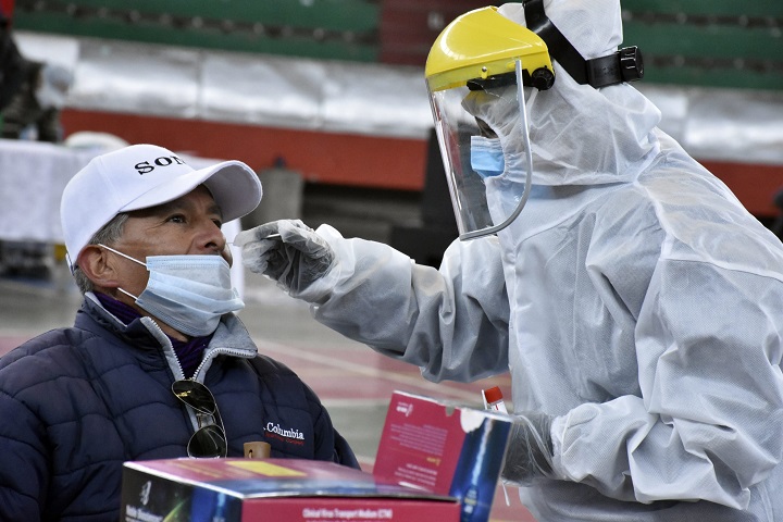 Auza pide a Gobernaciones y alcaldías adquirir pruebas de antígeno nasal en el marco de sus competencias