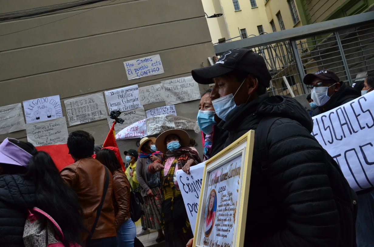 Población marcha en repudio a los feminicidios y la corrupción judicial