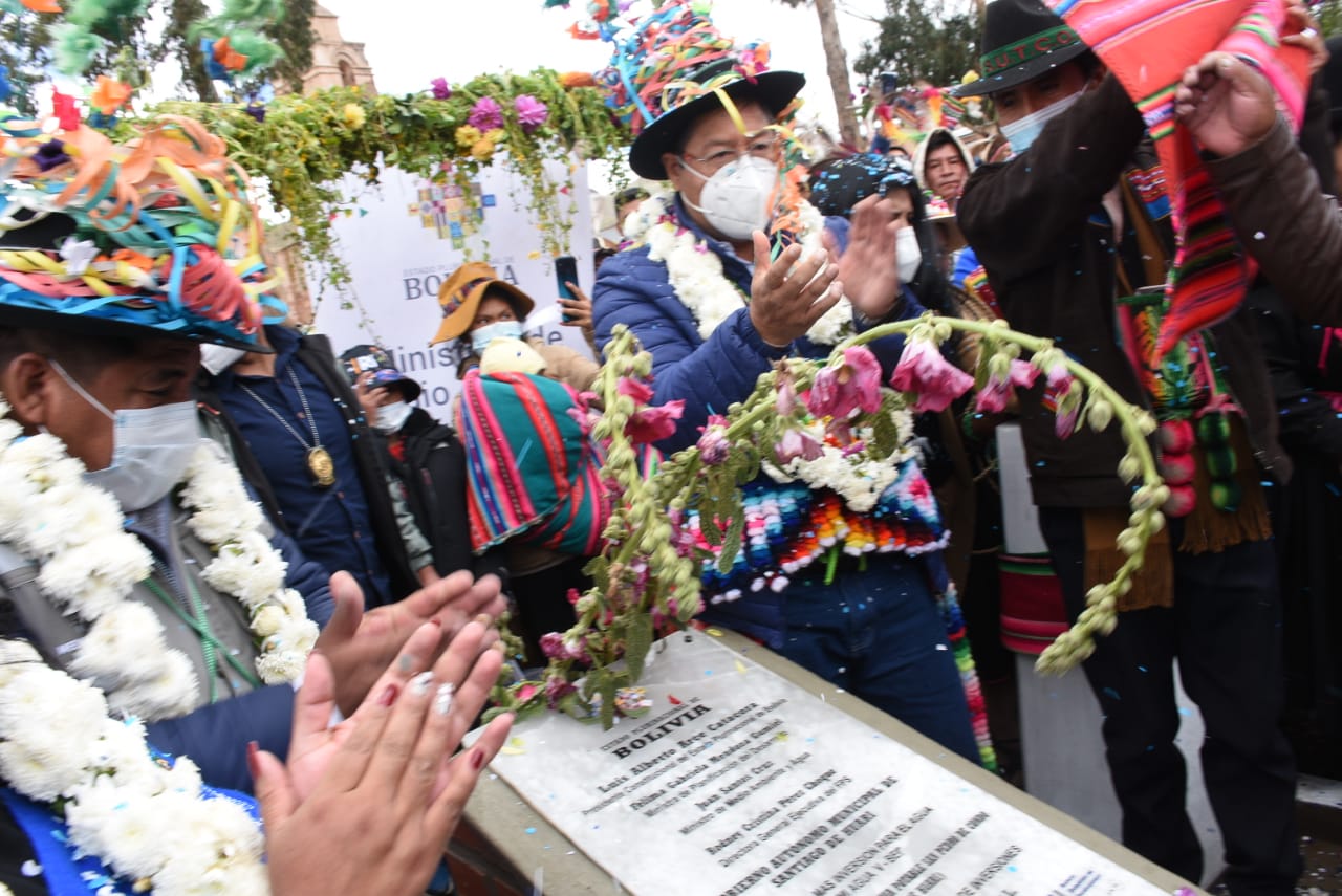 Presidente inaugura ampliación del sistema de agua potable en Santiago de Huari en Oruro (amplia)