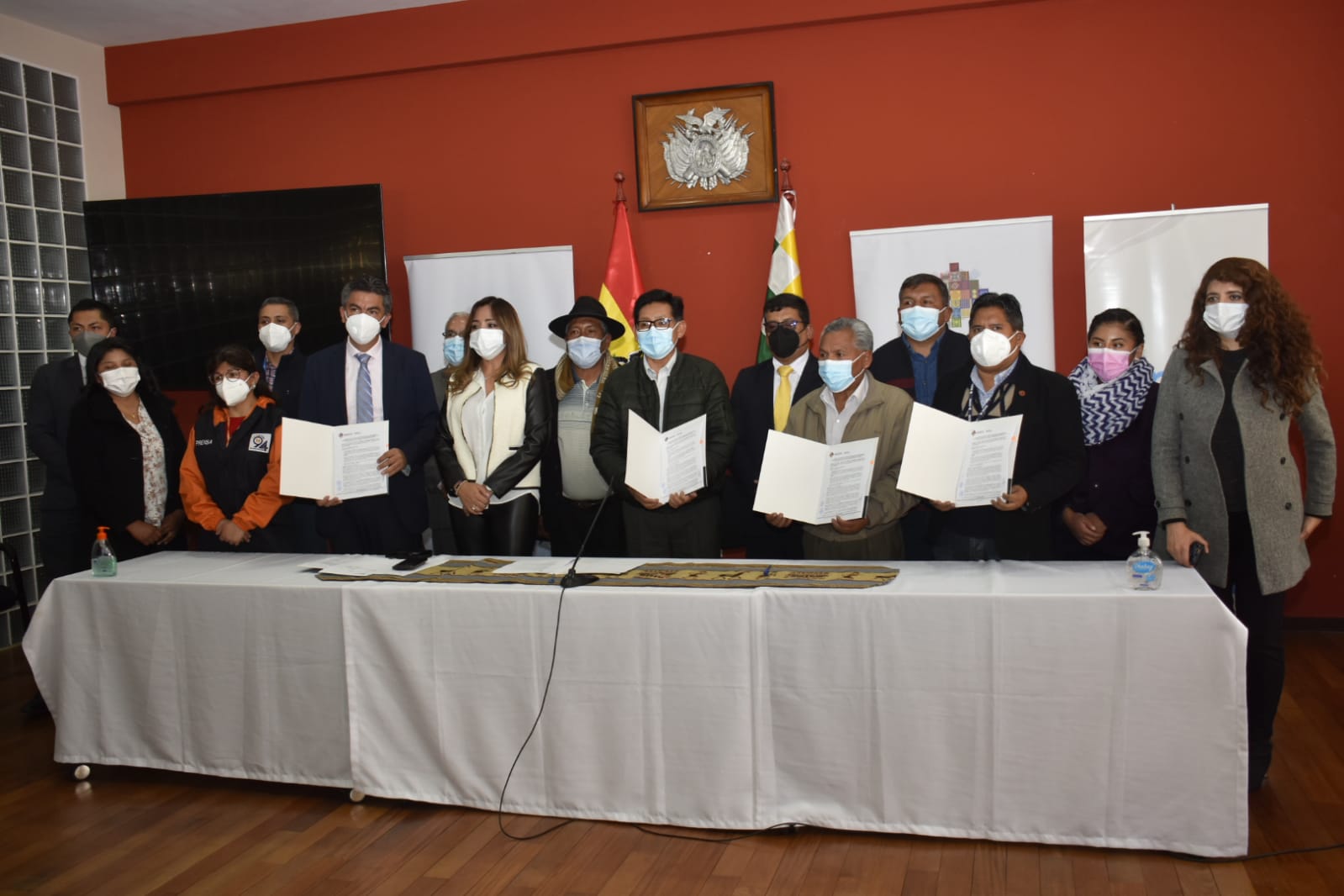 Educación firma convenio con medios de comunicación para la difusión de programas educativos