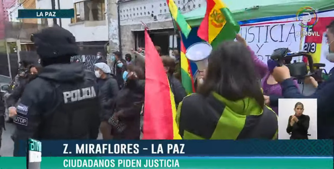 Fuerte contingente policial resguarda el penal de Miraflores ante traslado de Áñez al Instituto Nacional del Tórax