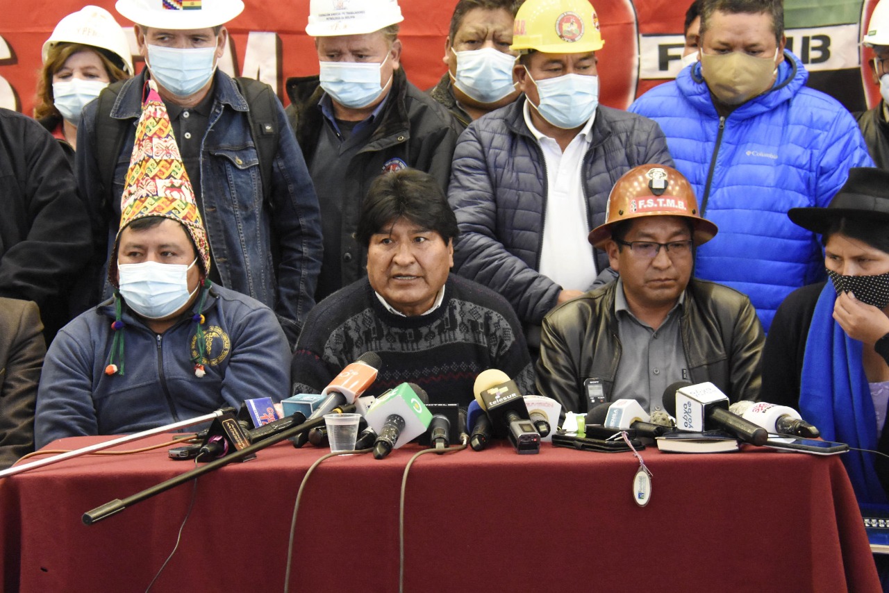 Más exministros cierran filas en defensa de Evo Morales ante campaña de desprestigio