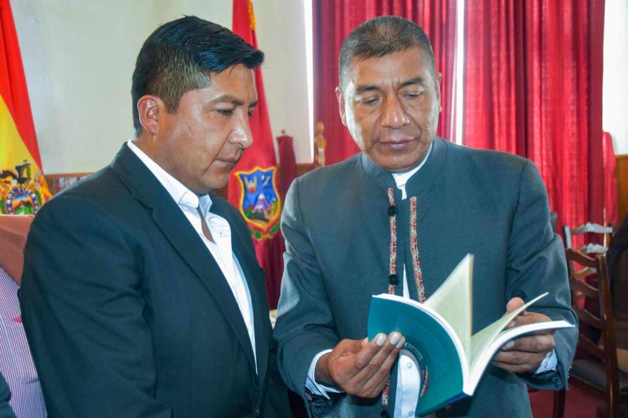 Excanciller Huanacuni visita al alcalde de Oruro para intercambiar criterios de impulso al desarrollo de la ciudad