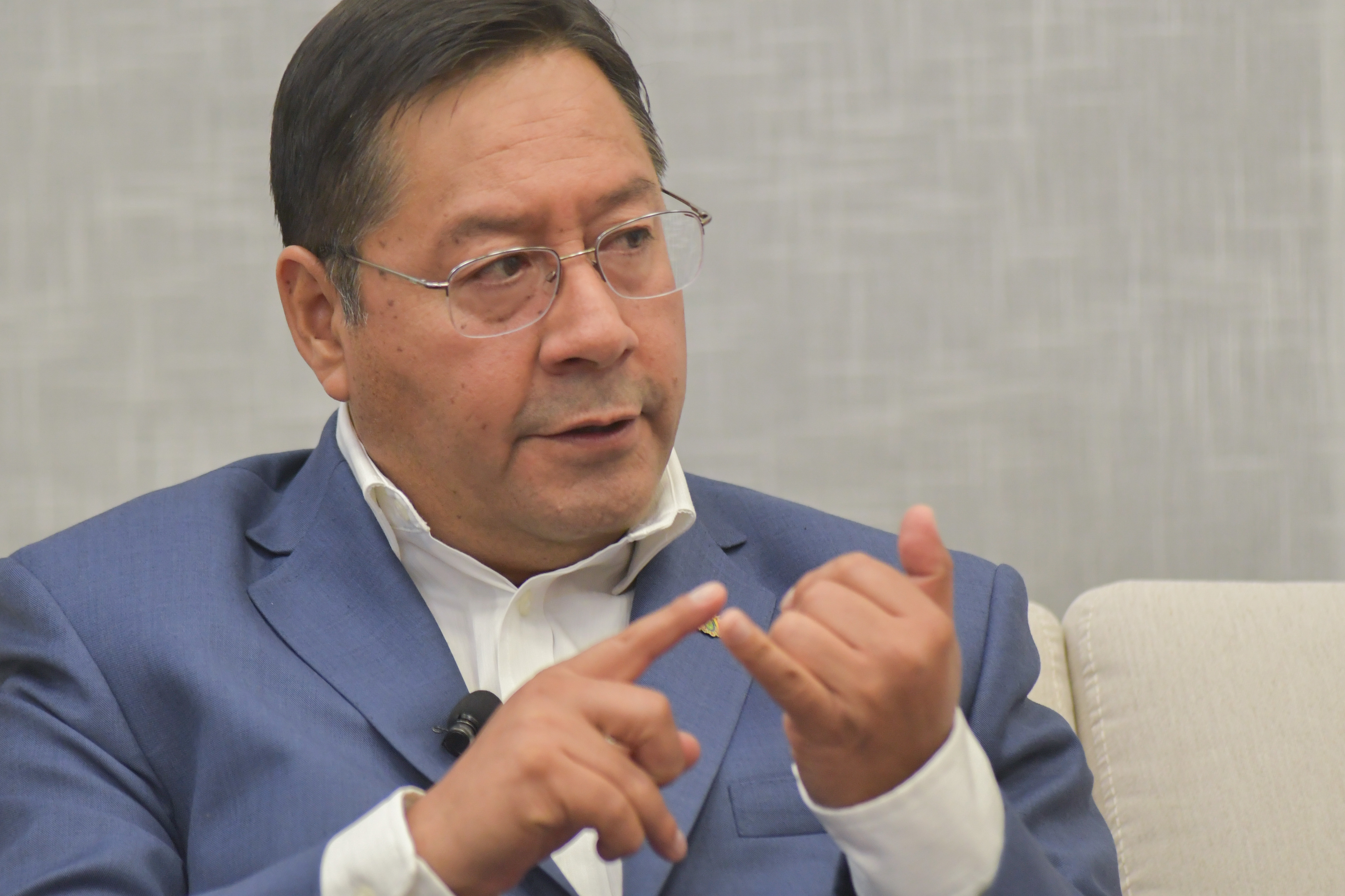 Arce revela que en 2019, pese al salvoconducto, el régimen de Áñez ordenó hostigamiento y trató de evitar que salga del país