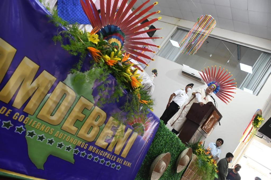 Presidente saluda el XXIII aniversario de AMDEBENI y exhorta a la unidad para salir adelante (amplia)