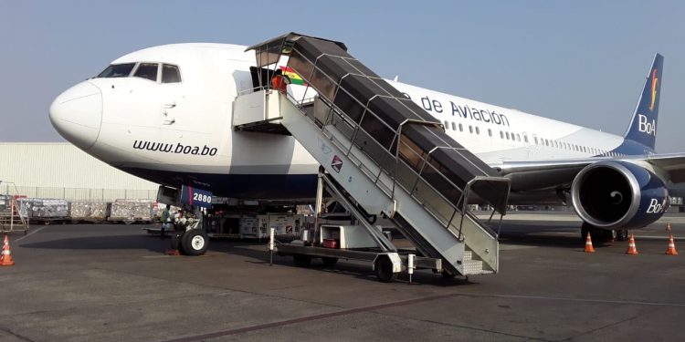 Arce aplaude la inauguración de la nueva ruta a Lima de Boliviana de Aviación