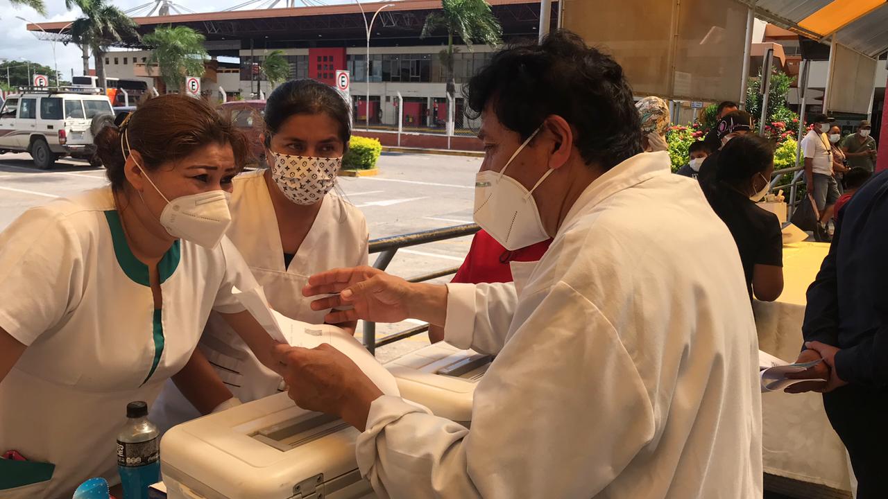 Habilitan puntos de vacunación y pruebas COVID-19 en la Terminal Bimodal de Santa Cruz