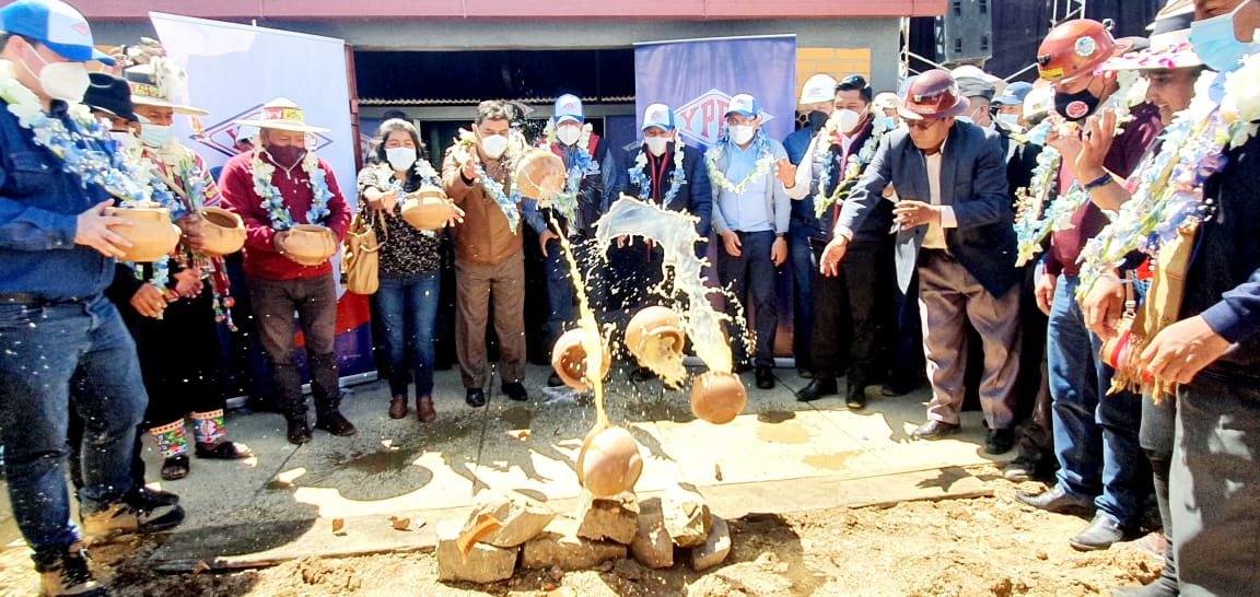 Gobierno inaugura redes de gas domiciliario en el Distrito 3 de Oruro que benefician a 4.116 familias