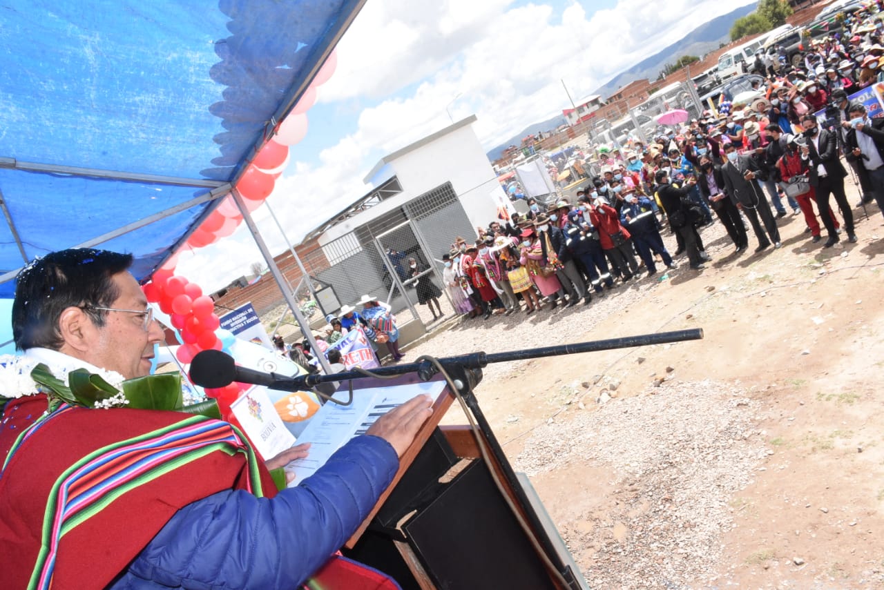 Habitantes de Oruro se benefician con el mejoramiento del sistema de agua potable de Vinto