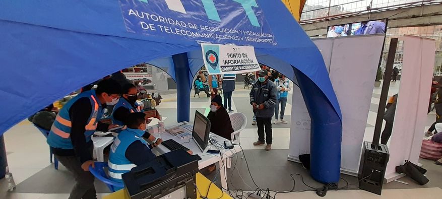 La ATT facilita carnets de vacunación a través de puntos de información en terminales de buses