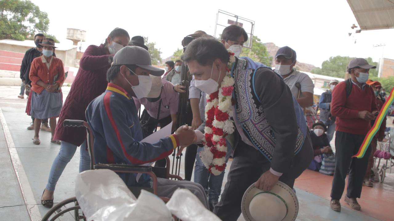 Ministro Auza inicia entrega de 6.570 paquetes alimentarios a personas con discapacidad de Chuquisaca, en Camargo